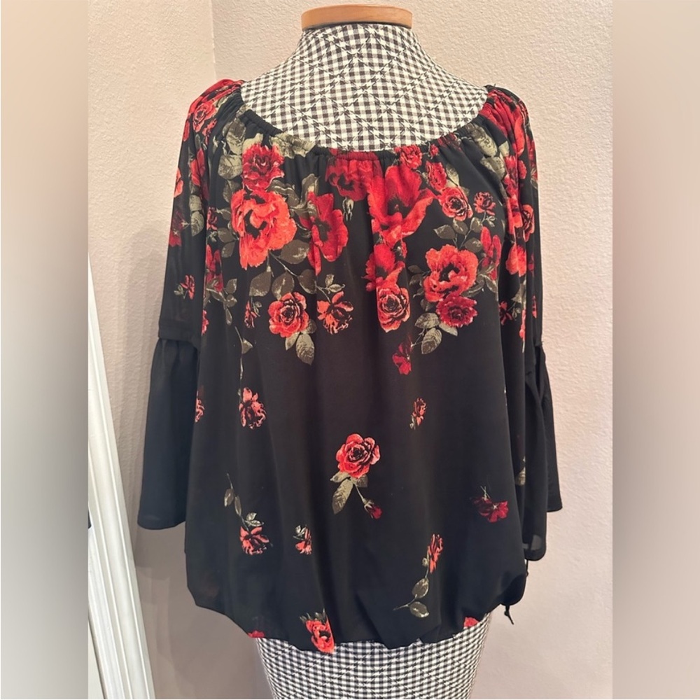 Ember Black Floral Top EUC size xl